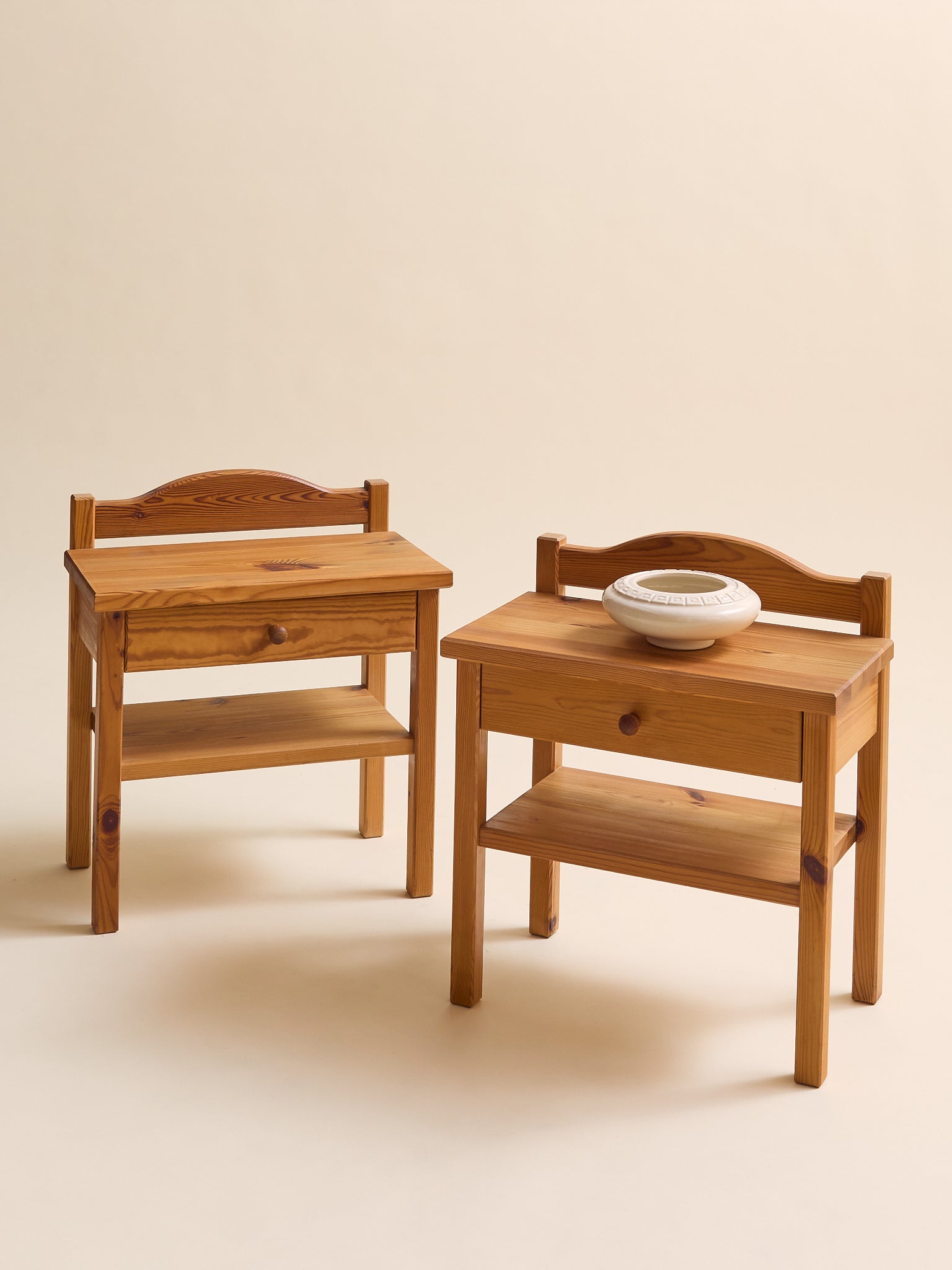 The Pair of Vintage Small Pine Side TablesSide TablesMiscellanea, etc.