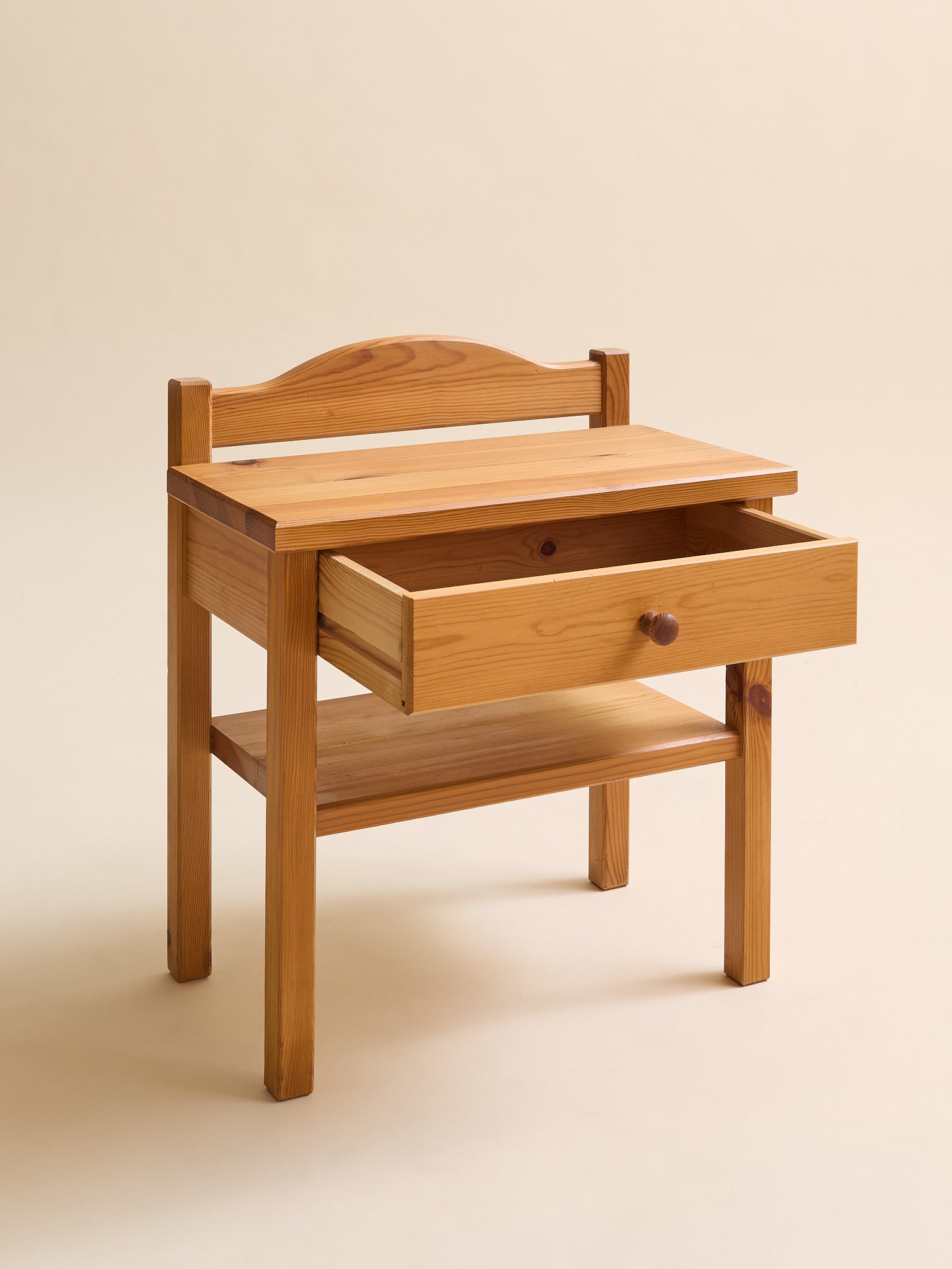 The Pair of Vintage Small Pine Side TablesSide TablesMiscellanea, etc.