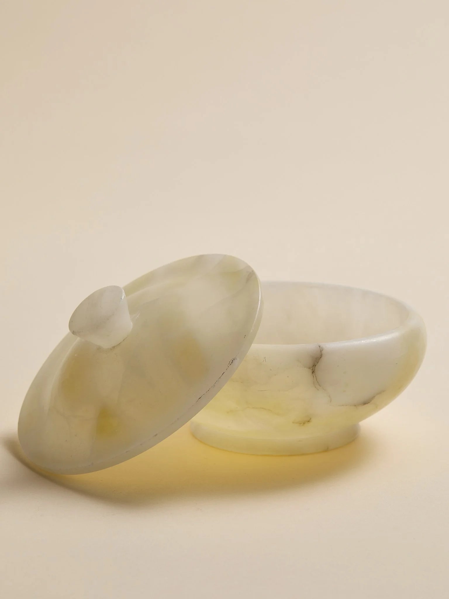 The Vintage Italian Alabaster Lidded BoxObjectsMiscellanea, etc.