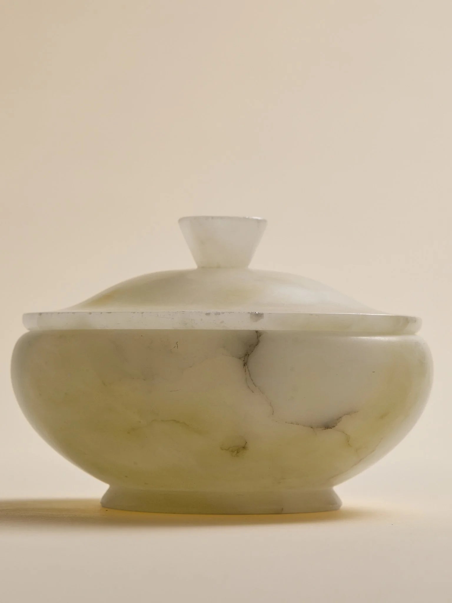 The Vintage Italian Alabaster Lidded BoxObjectsMiscellanea, etc.
