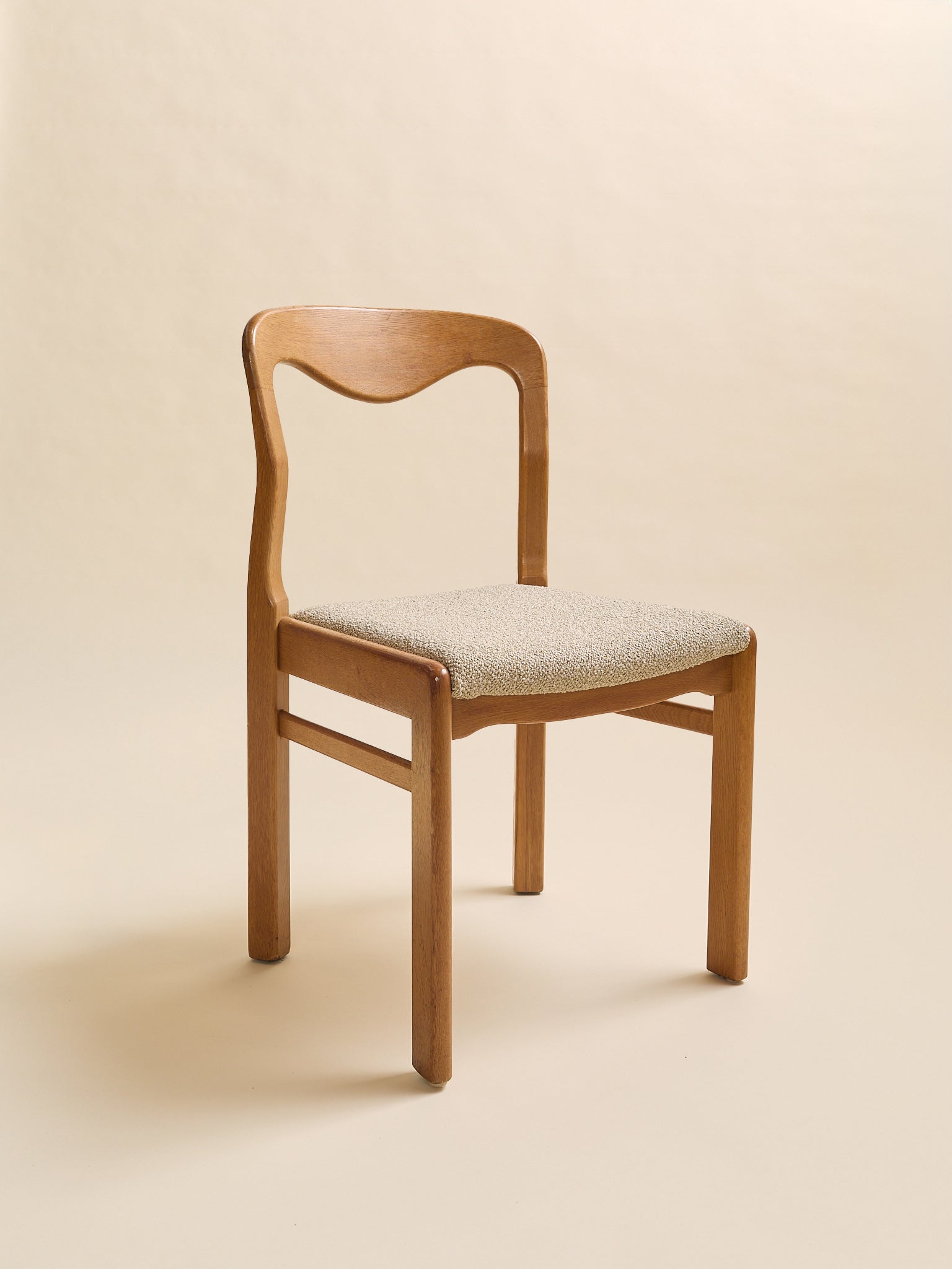 The Vintage Style Of Moller Oak & Boucle Dining Chairs, Set of Four, 1970sSeatingMiscellanea, etc.