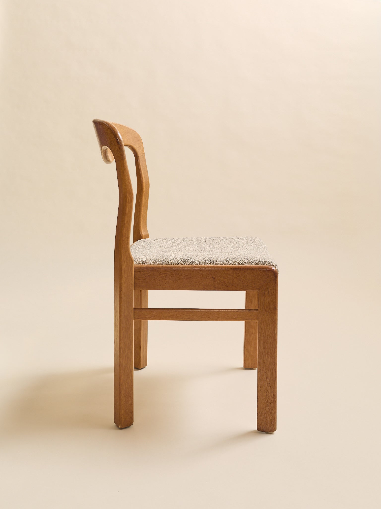 The Vintage Style Of Moller Oak & Boucle Dining Chairs, Set of Four, 1970sSeatingMiscellanea, etc.