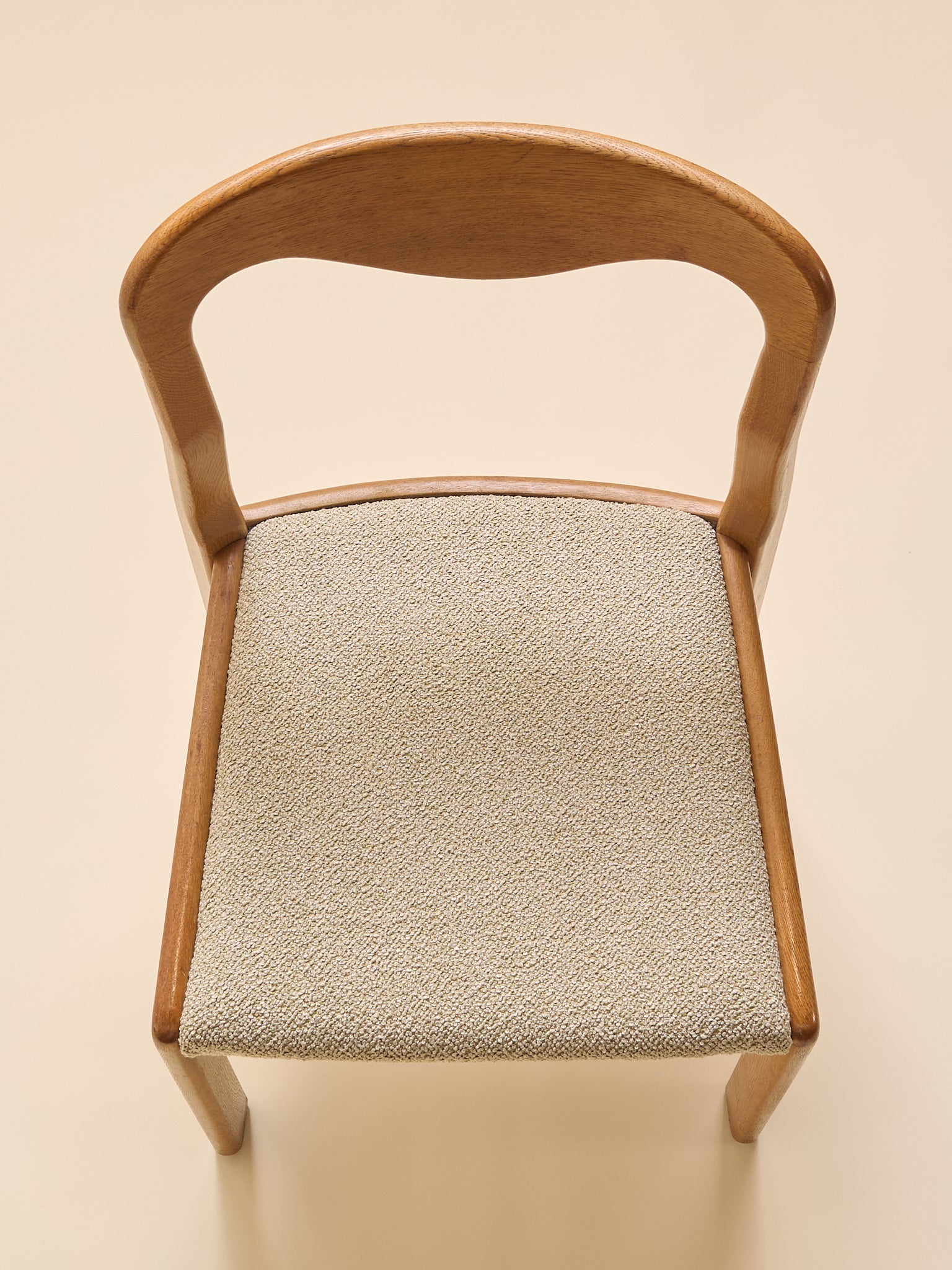 The Vintage Style Of Moller Oak & Boucle Dining Chairs, Set of Four, 1970sSeatingMiscellanea, etc.