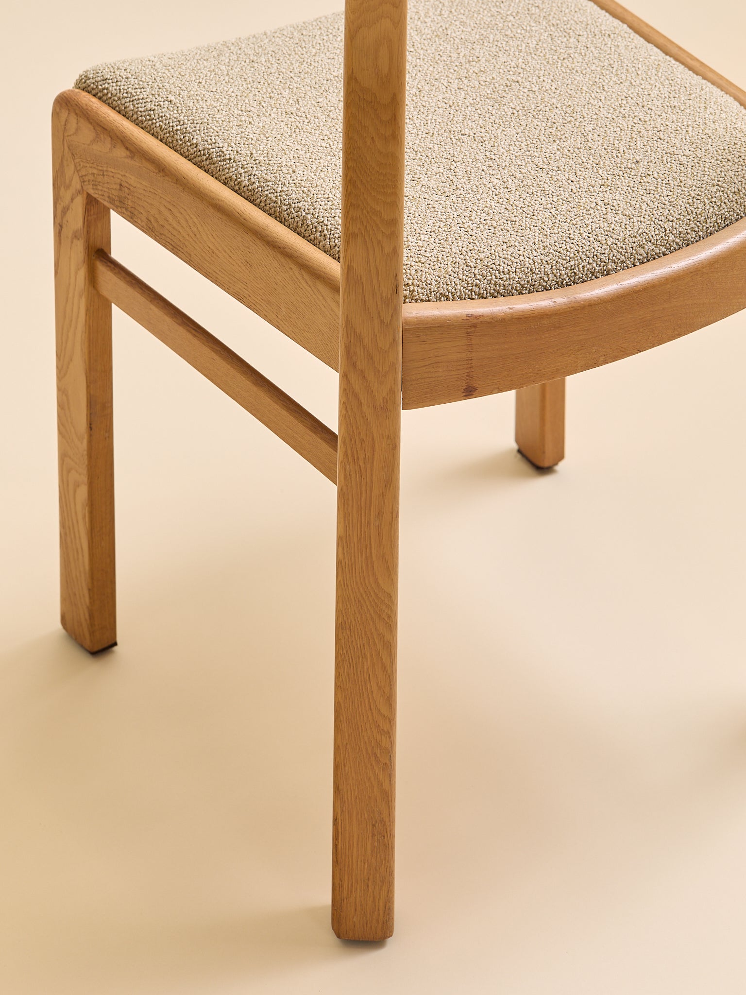 The Vintage Style Of Moller Oak & Boucle Dining Chairs, Set of Four, 1970sSeatingMiscellanea, etc.