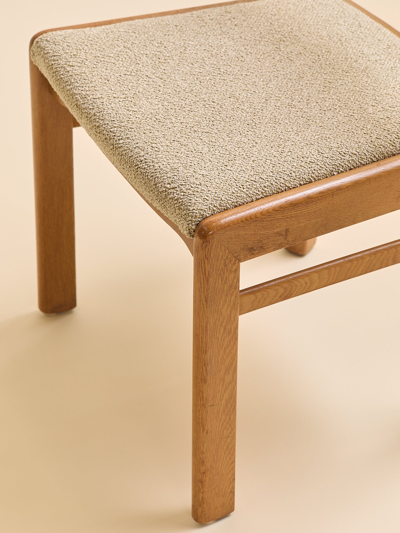 The Vintage Style Of Moller Oak & Boucle Dining Chairs, Set of Four, 1970sSeatingMiscellanea, etc.