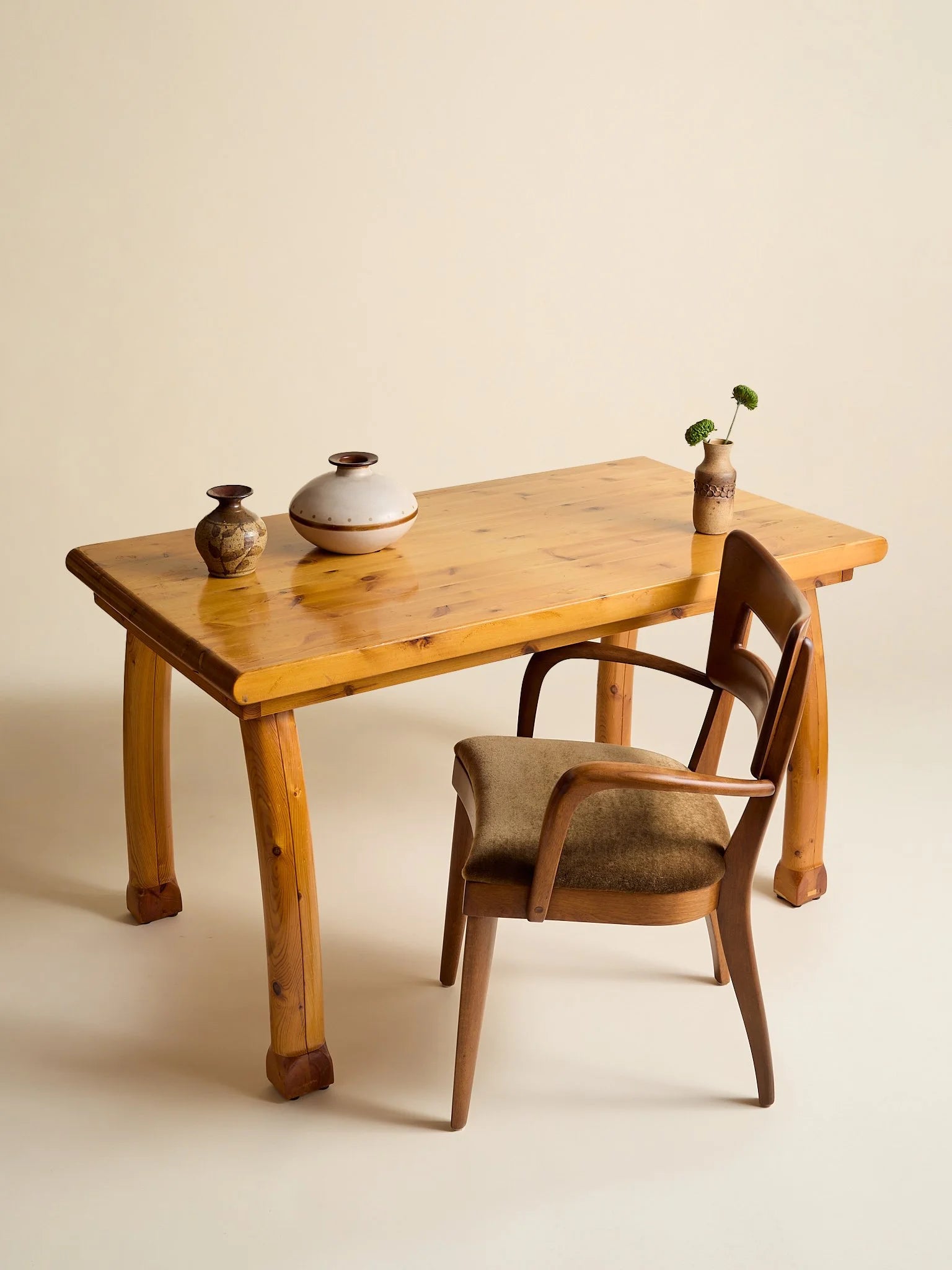 The Vintage Pine Curved Leg Petite TableDining TablesMiscellanea, etc.