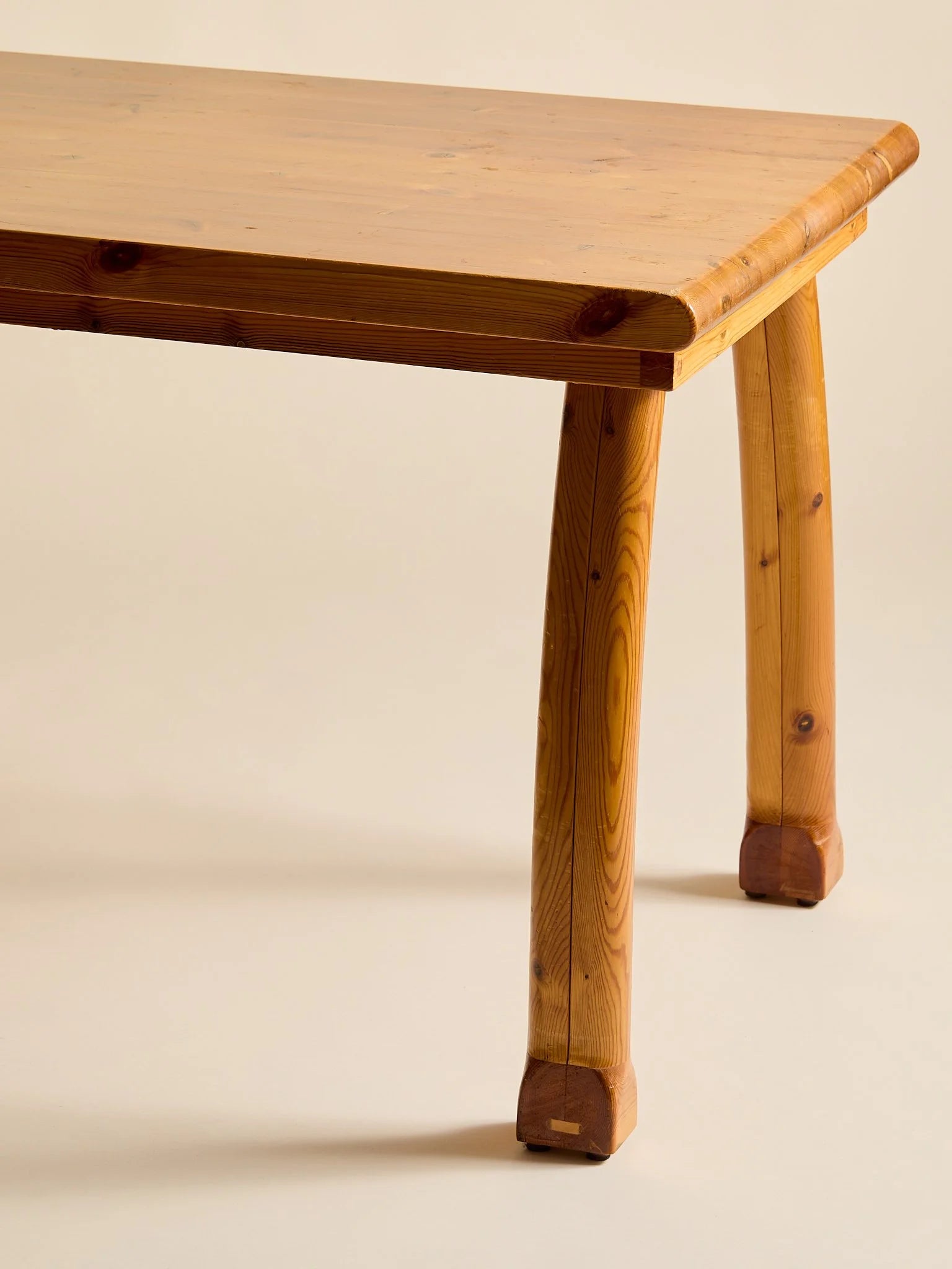 The Vintage Pine Curved Leg Petite TableDining TablesMiscellanea, etc.