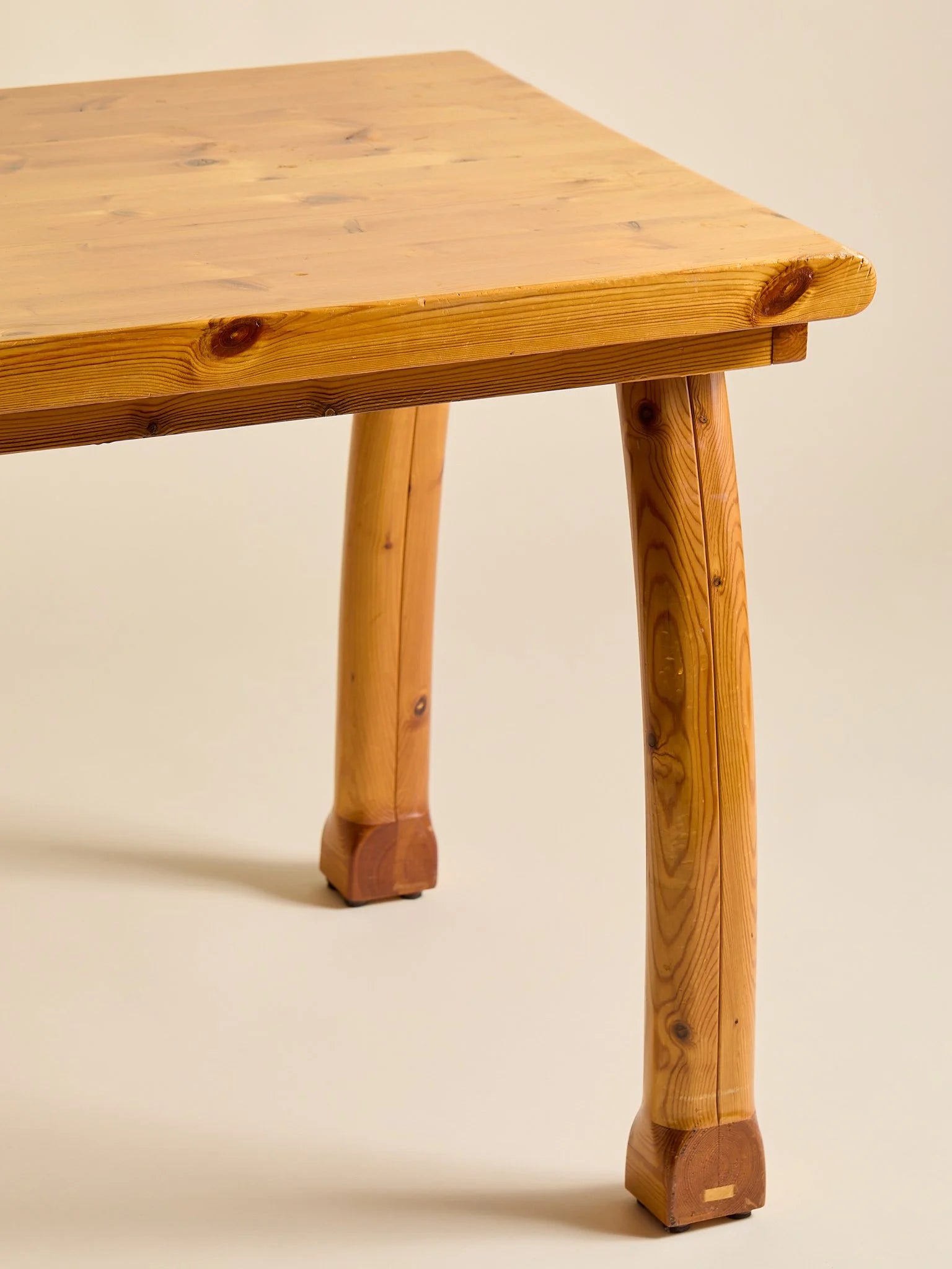 The Vintage Pine Curved Leg Petite TableDining TablesMiscellanea, etc.