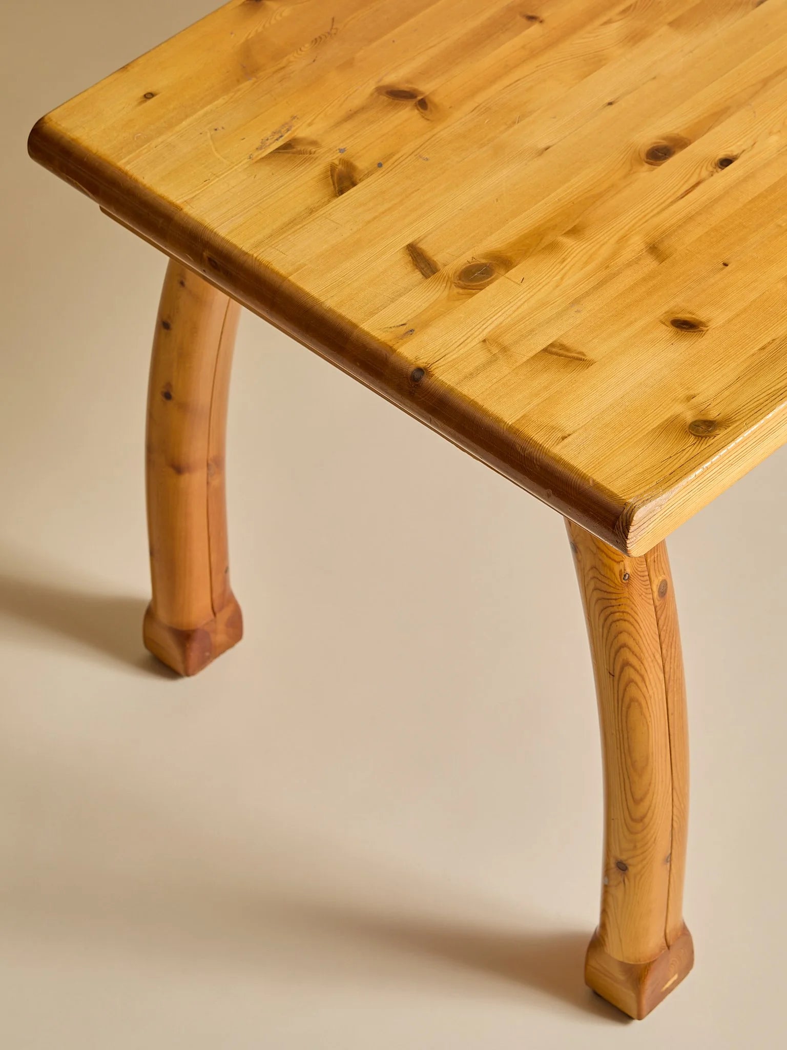 The Vintage Pine Curved Leg Petite TableDining TablesMiscellanea, etc.