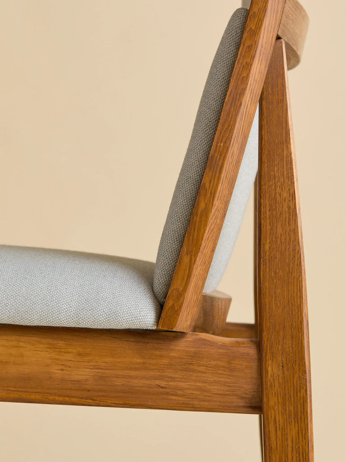 The Vintage Kroehler Mid-Century Accent ChairSeatingMiscellanea, etc.
