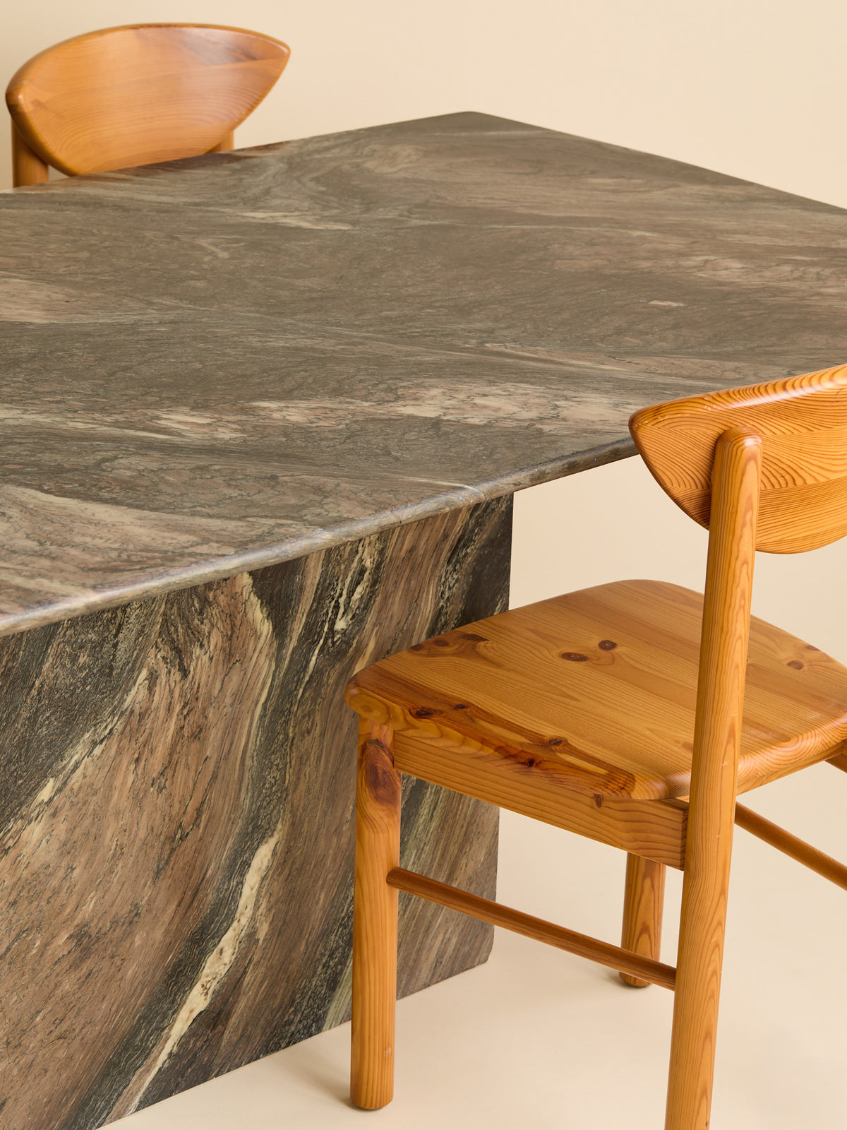The Vintage Italian Marble Mid-Century Pedestal Dining TableDining TablesMiscellanea, etc.